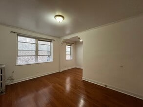 Building Photo - 4060 N Kenmore Ave