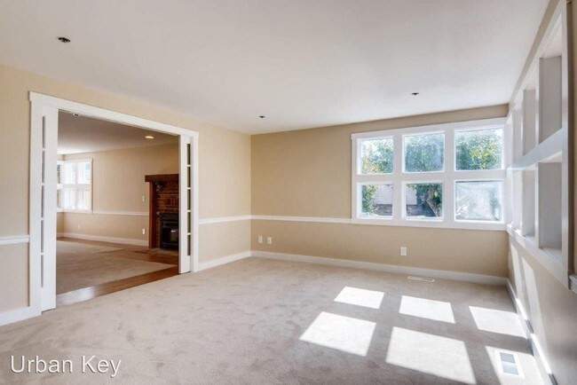 Building Photo - 10254 Marine View Dr SW