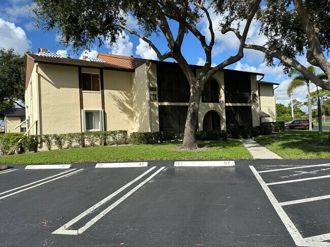 Building Photo - 121 Lake Pine Cir