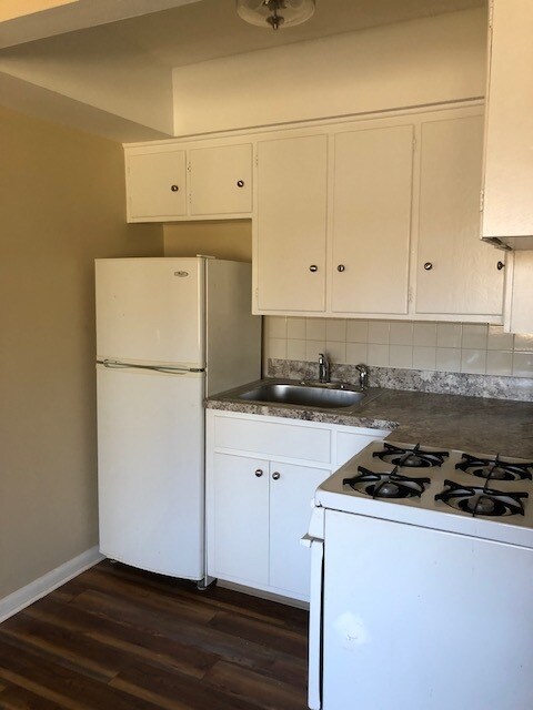 Building Photo - 1393 Forest Glen Dr