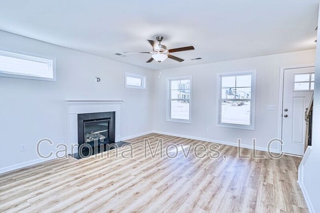 Building Photo - 400 Chinchilla Dr
