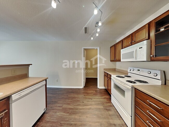 Foto del edificio - 14454 Banister Dr