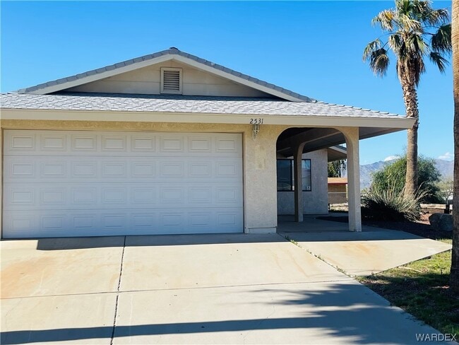 Building Photo - 2531 Country Club Dr