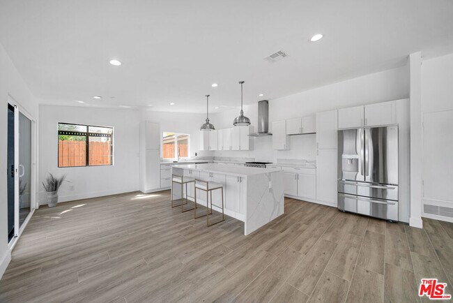 Building Photo - 23500 Aetna St