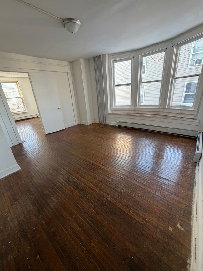 Building Photo - 49 S Front St