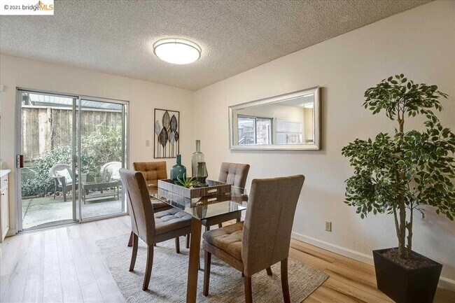 Foto del edificio - 4150 Ravenwood Pl