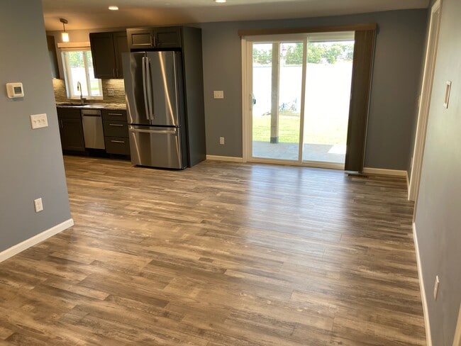 Building Photo - 371 Adele Dr