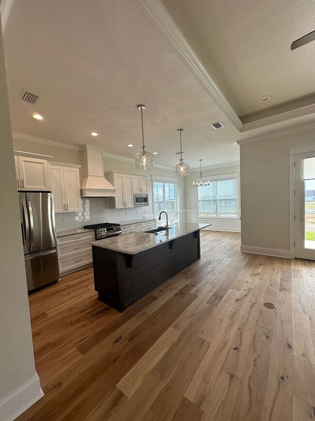 Building Photo - Gorgeous New Contruction 3 bedroom/2 full ...