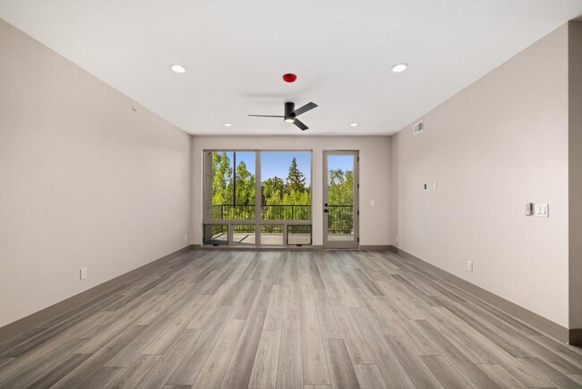 Foto del edificio - 700 Blue River Pkwy