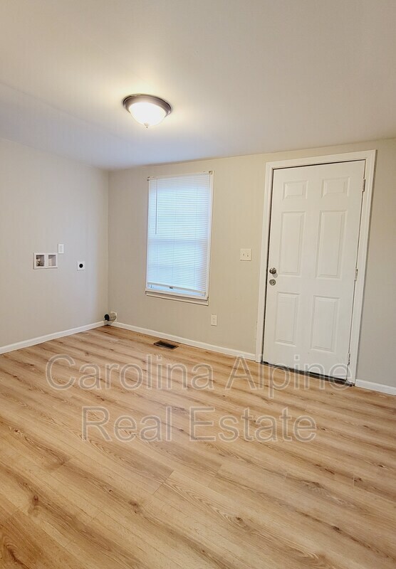 Building Photo - 9235 Kendall Dr