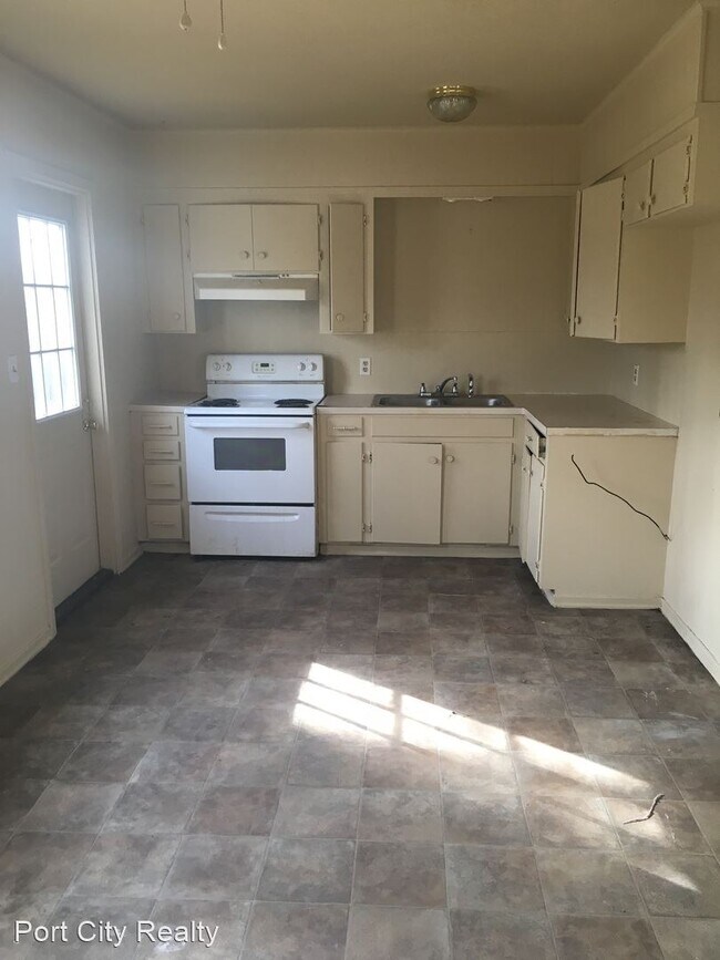 Building Photo - 3 br, 1 bath House - 818 Brushy Lane