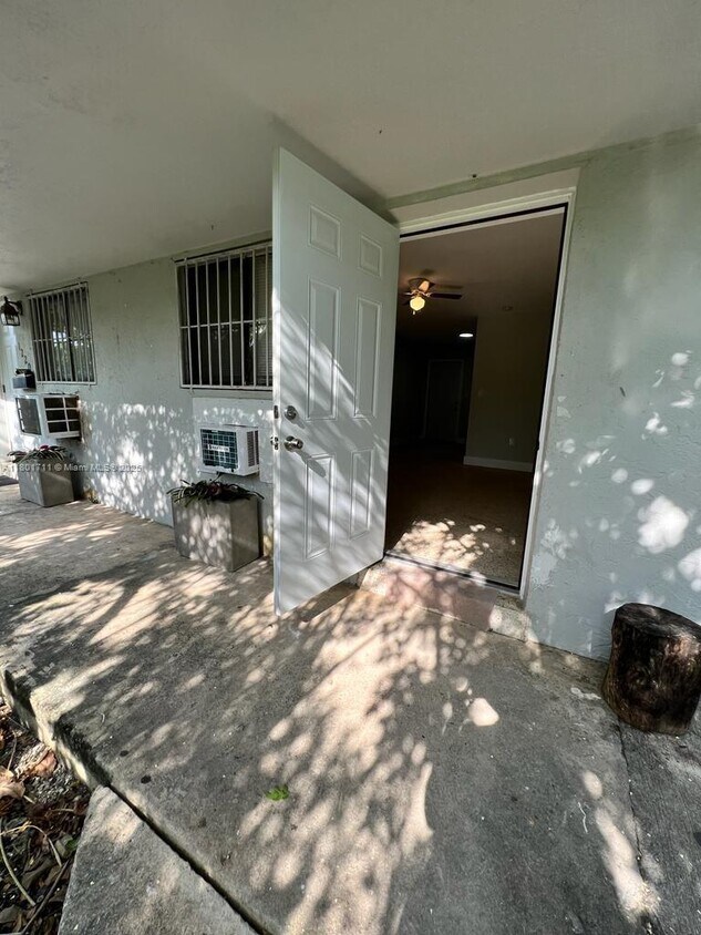 Foto principal - 1220 NW 12th St