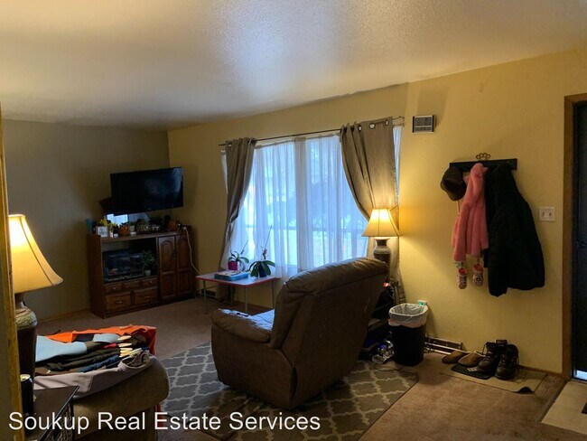 Building Photo - 1600 Azalea Dr