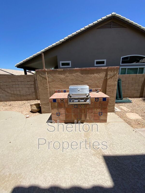 Foto del edificio - 2232 W Harrison St