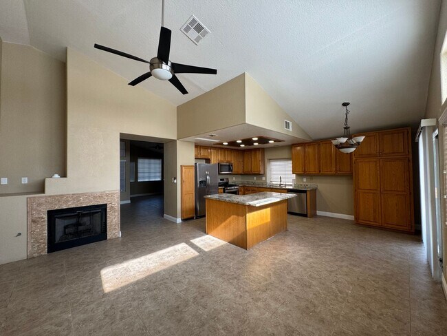 Building Photo - 4906 High Creek Dr