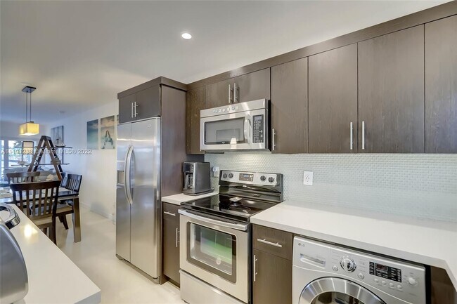 Foto del edificio - 3605 NE 32nd Ave