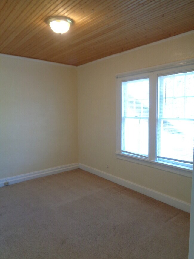 Building Photo - 104 Grand Duplex