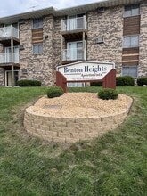 Building Photo - 922 Benton Dr