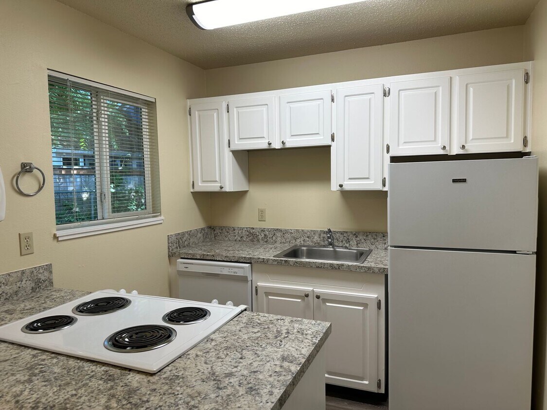 Primary Photo - Umatilla Street Duplex