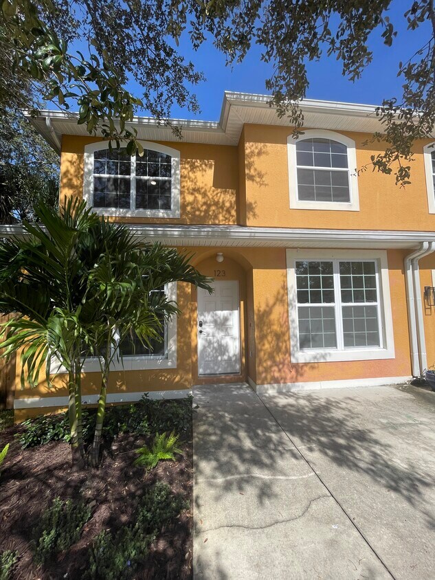 Foto principal - 123 Kenwood Ave