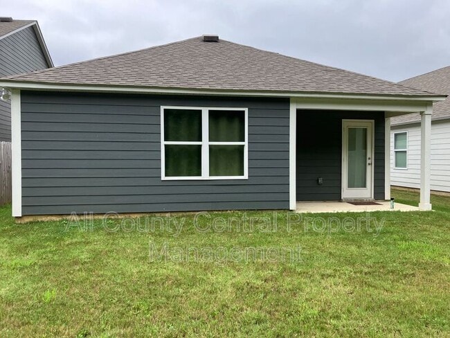 Building Photo - 135 River Birch Ln