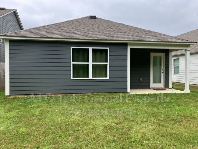 Foto del edificio - 135 River Birch Ln