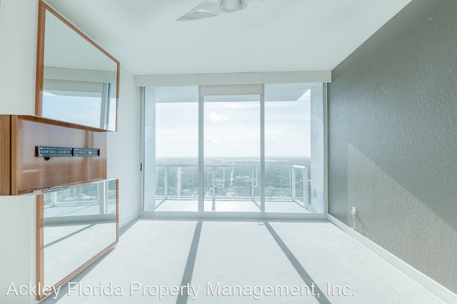 Foto del edificio - 150 E Robinson St