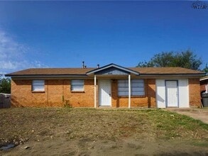 Building Photo - 1606 Central E Fwy