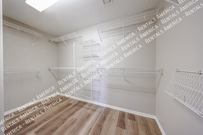 Building Photo - 7223 N 73rd Dr