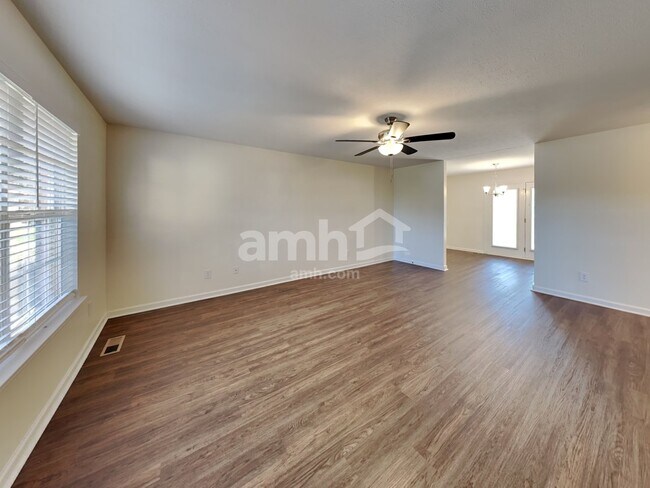 Foto del edificio - 4864 Ark Ln