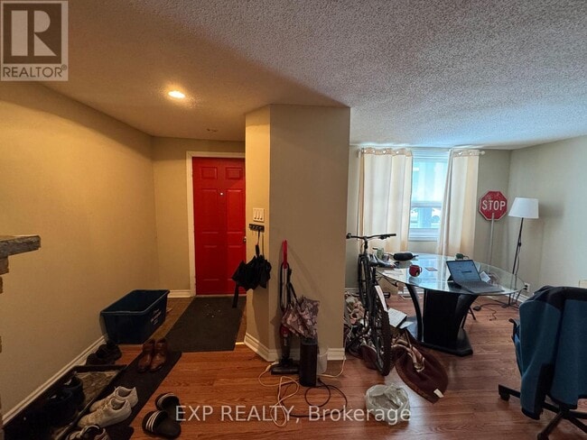 Building Photo - 72 Barrette St