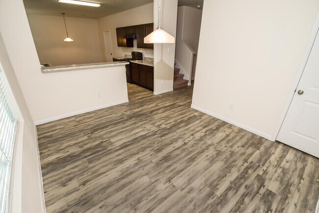 Building Photo - 2527 Verano Dr