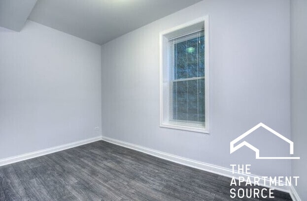 Building Photo - 1302 N Greenview Ave