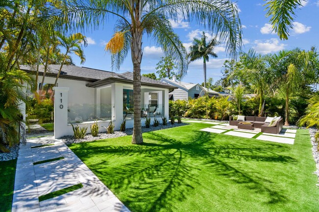 Building Photo - Exquisite Old Northeast 2/2 Duplex: Modern...