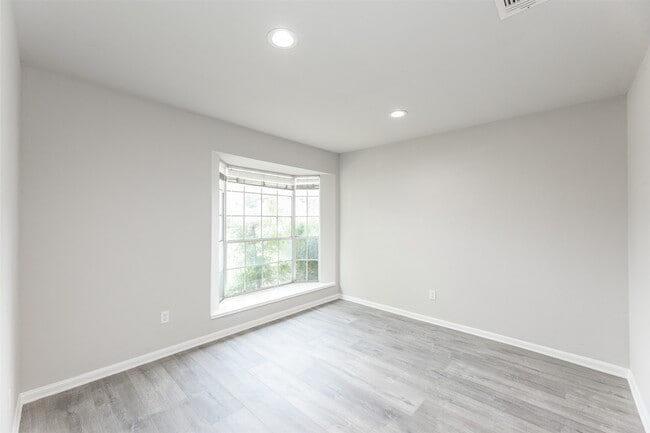 Building Photo - 21402 Park Royale Dr