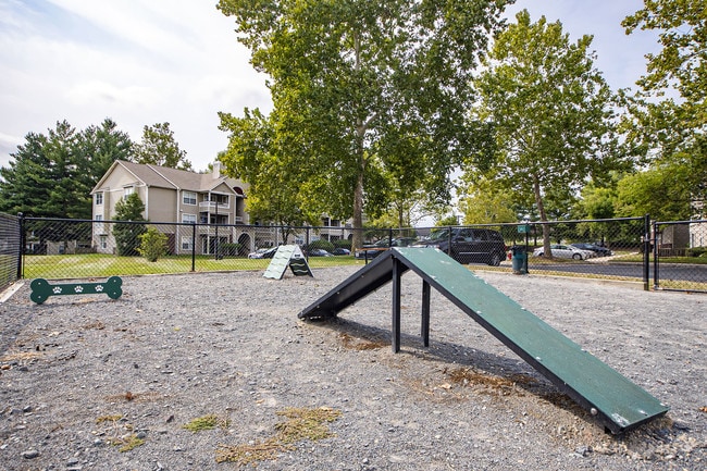 Foto del edificio - Saddle Ridge Apartments