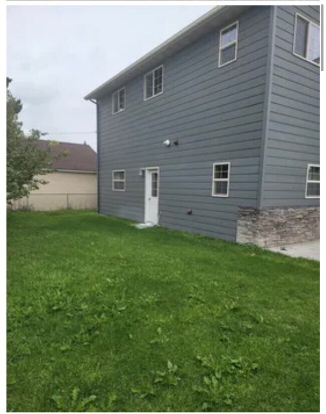 Building Photo - 523 E Sebree St
