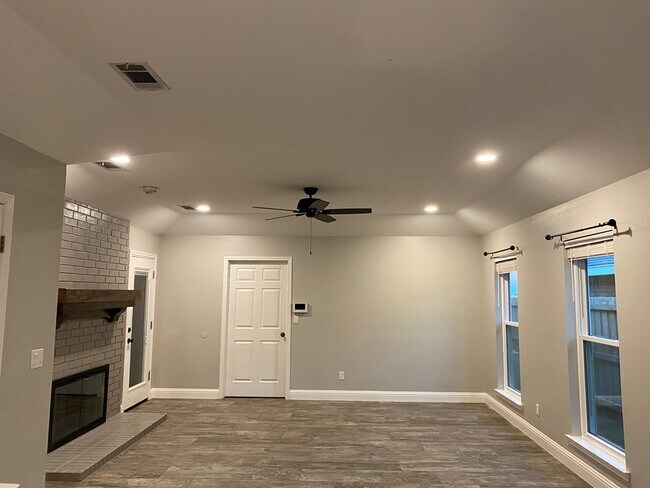 Foto del edificio - 4618 Bishops Castle Dr