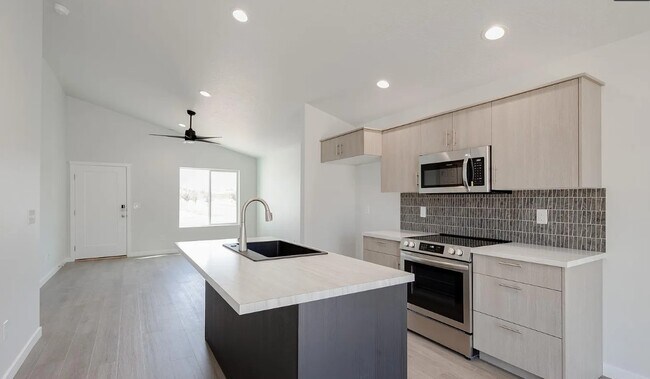 Foto del edificio - 1261 W Bass River Dr