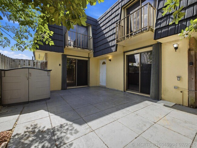 Foto del edificio - 105 Woodland Rd
