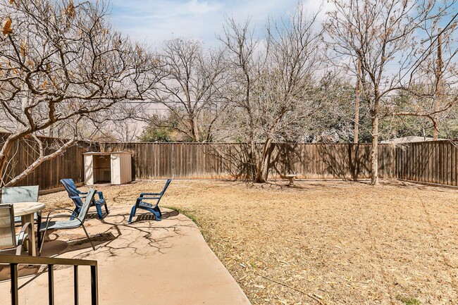 Foto del edificio - Cute midcentury modern home in central Lub...