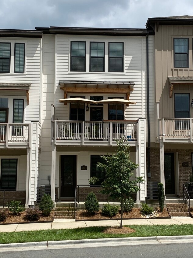 Primary Photo - 1310 Nandina St