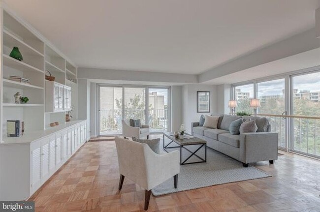 Building Photo - 560 N Street SW