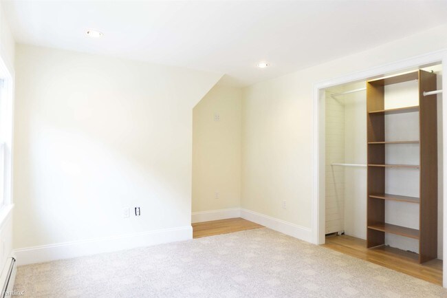 Building Photo - 3 br, 2 bath  - 99 Brooks St # 100