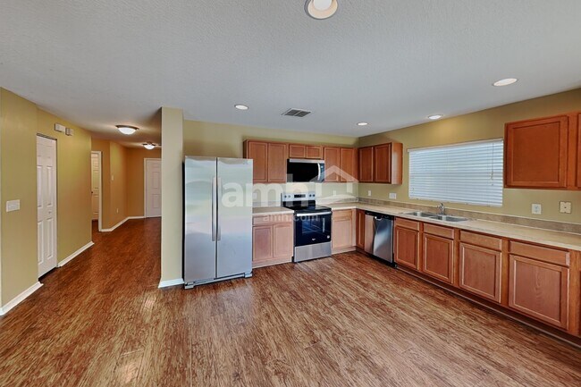 Foto del edificio - 1733 Strathmore Cir