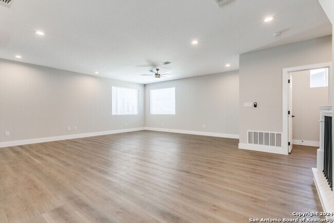 Foto del edificio - LUXURY ALAMO HEIGHTS TOWNHOME