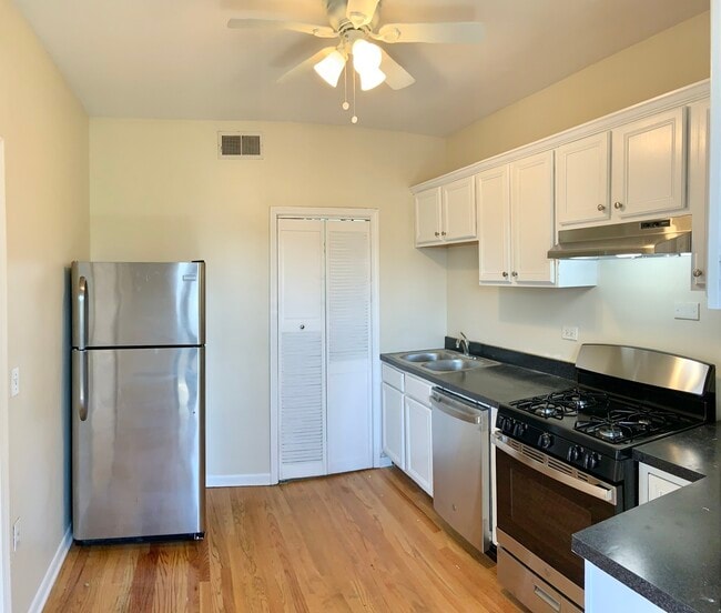 Building Photo - 4847 W Hutchinson St