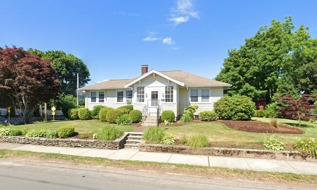 Building Photo - 335 Hillside Ave