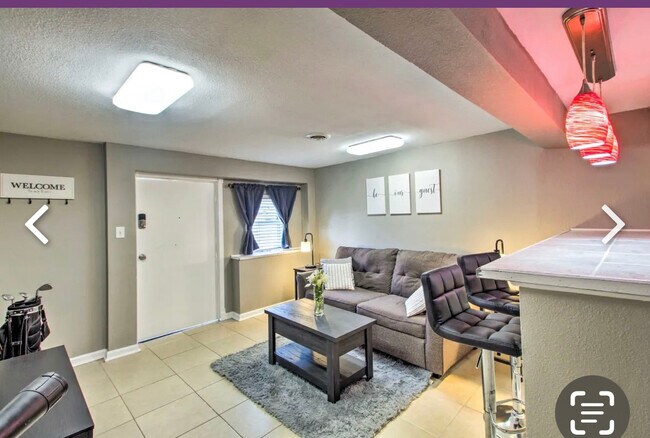 Living room - 5524 NE 58th St