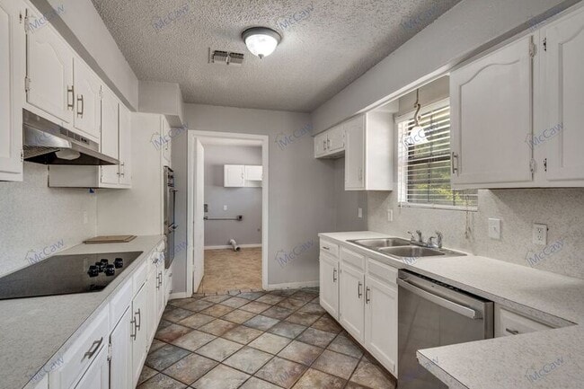 Building Photo - 5117 Bahama Dr